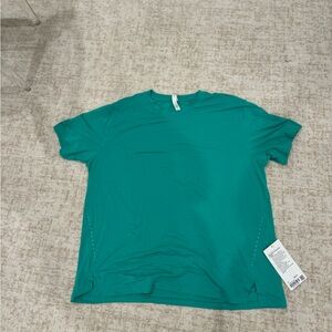 Green lulu lemon tshirt